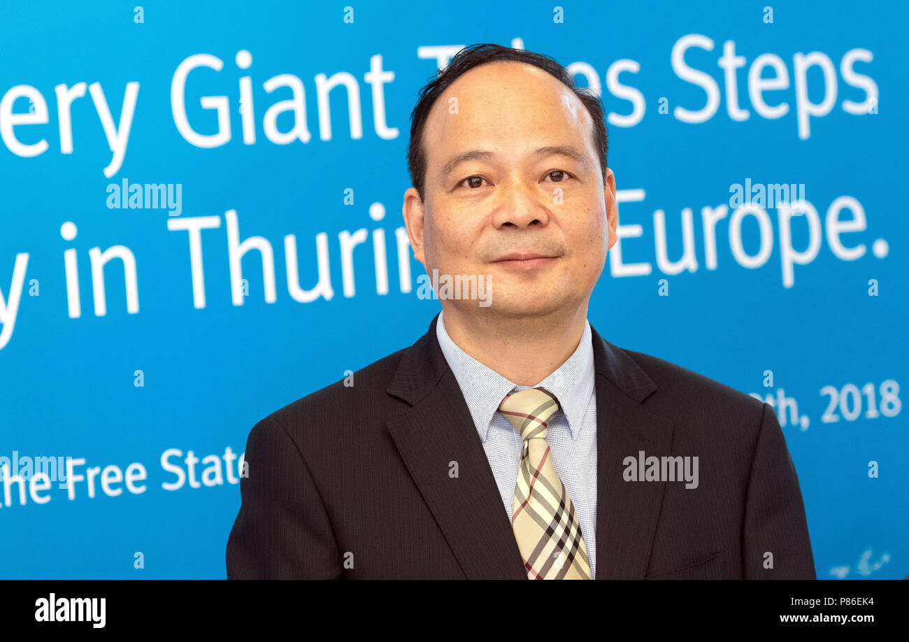 Berlino, Germania. 09 Luglio, 2018. Il CEO della batteria cinese contemporanea produttore Amperex Technology Ltd (CATL), Robin Zeng, presenta i piani per la costruzione di una fabbrica della società cinese in Turingia. Piani CATL per produrre le celle della batteria per auto electro in Turingia. Credito: Paolo Zinken/dpa/Alamy Live News Foto Stock