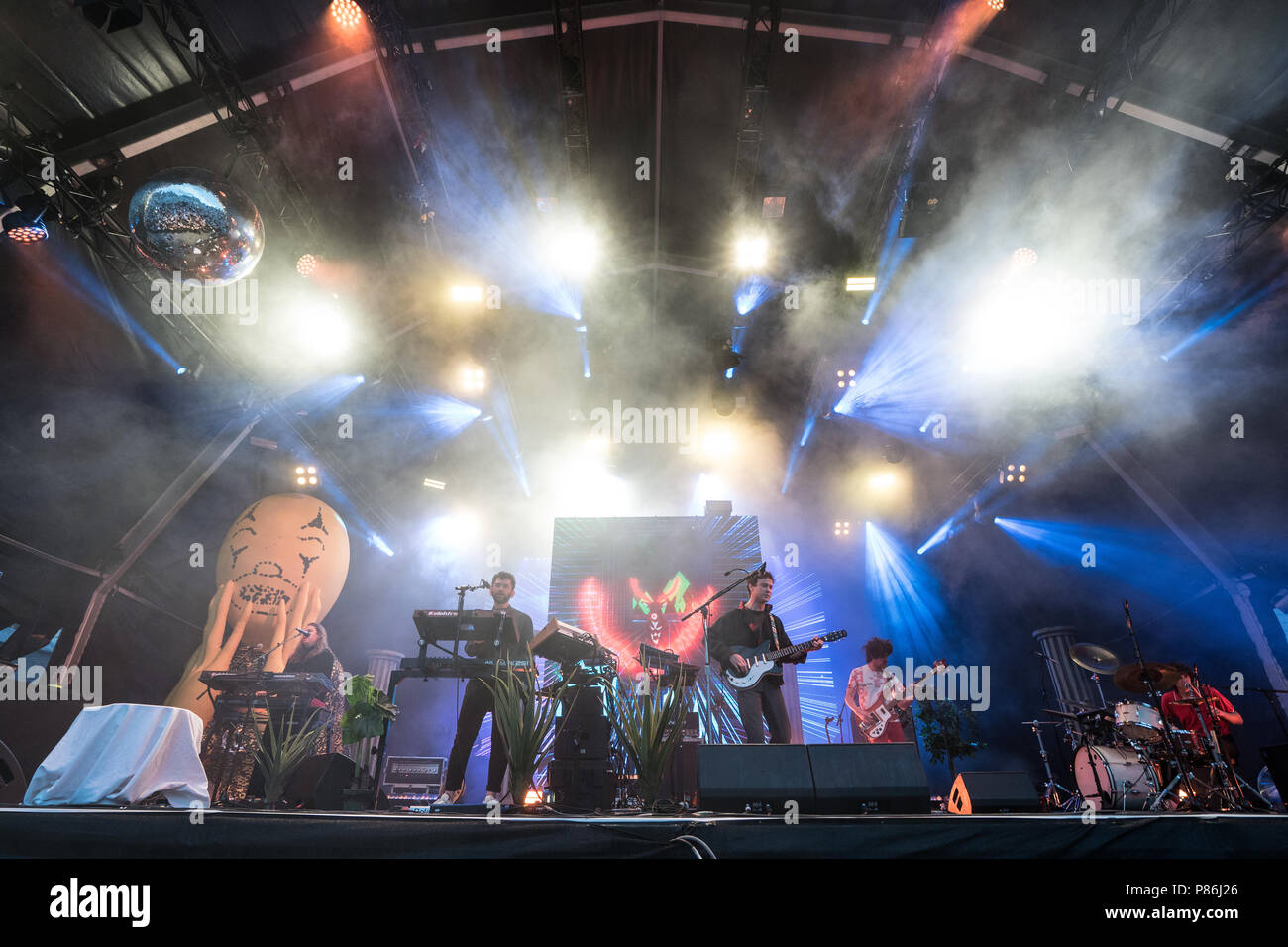 MGMT performing live sul palco del Somerset House di Londra come parte del Somerset House serie d'estate. Data foto: lunedì 9 luglio 2018. Foto: Roger Garfield/Alamy Foto Stock