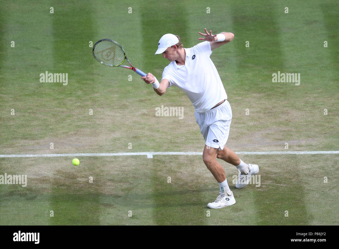 Londra, Regno Unito. Londra, Regno Unito. Il 9 luglio 2018, All England Lawn Tennis e Croquet Club di Londra, Inghilterra; Wimbledon Tennis campionati, giorno 7; Kevin Anderson (RSA) restituisce versus Gael Monfils (FRA) Credit: Azione Plus immagini di sport/Alamy Live News Foto Stock