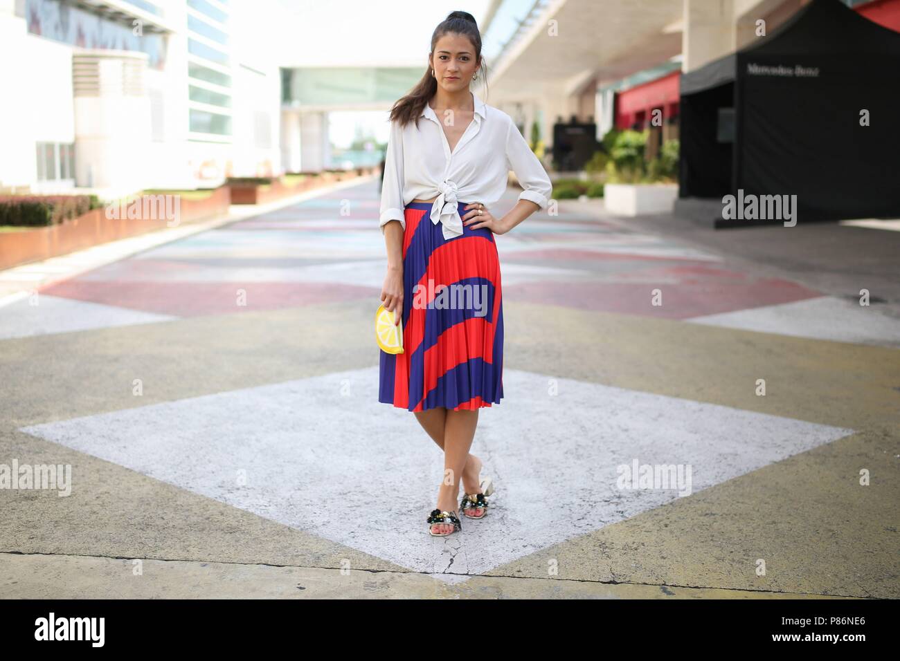 Madrid, Spanien. 08 Luglio, 2018. Ana Villalba in posa sulla strada durante la Mercedes Benz Fashion Week Madrid - Luglio 8, 2018 - Credit: Pista Manhattan ***per solo uso editoriale*** | Verwendung weltweit/dpa/Alamy Live News Foto Stock