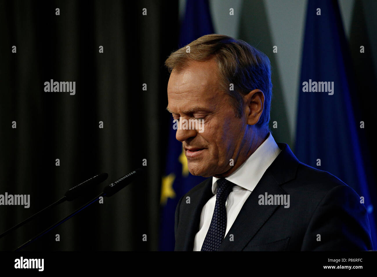 Bruxelles, Belgio. 10 Luglio, 2018.EU Consiglio presidente Donald Tusk, il Segretario generale della NATO Jens Stoltenberg e il Presidente della Commissione Europea Jean Claude Juncker firmare una nuova dichiarazione comune sulla cooperazione UE-NATO. Alexandros Michailidis/Alamy Live News Foto Stock