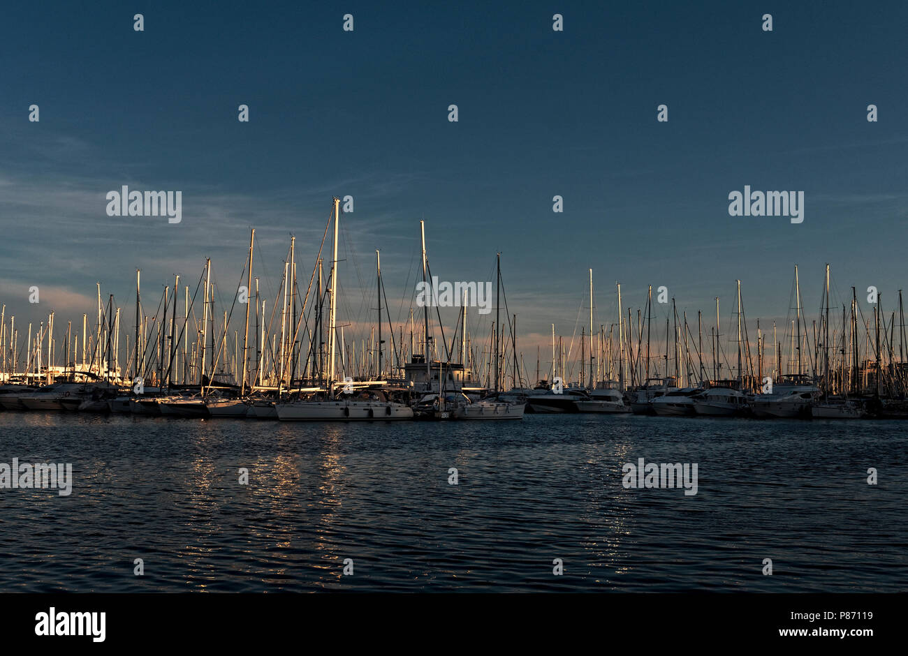 Barche ormeggiate nella Marina del Real Club Nautico de Palma Marina (Royal Nautical Yacht Club), Palma de Mallorca Foto Stock