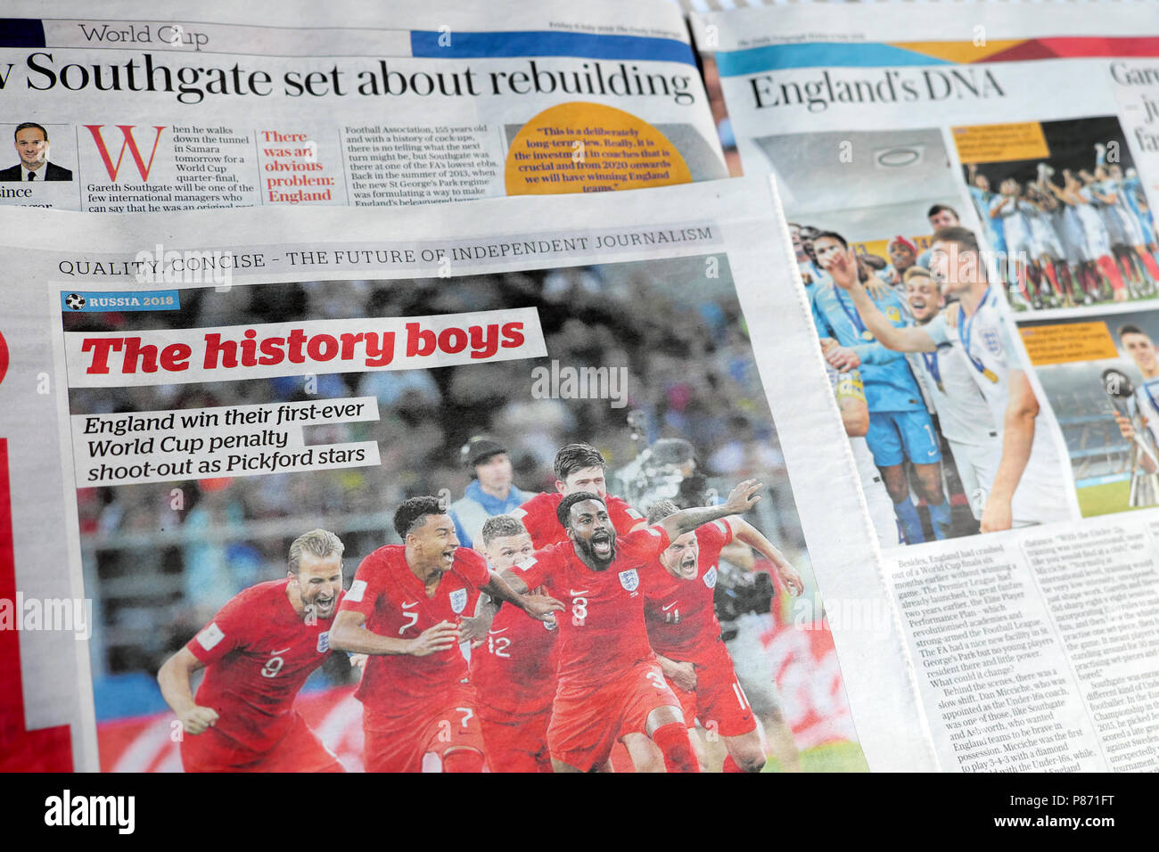 Pagina anteriore del 4 luglio ho giornale con England Football Team festeggia dopo la vittoria in Coppa del Mondo di tiri di rigore il 3 luglio 2018 in Russia Foto Stock