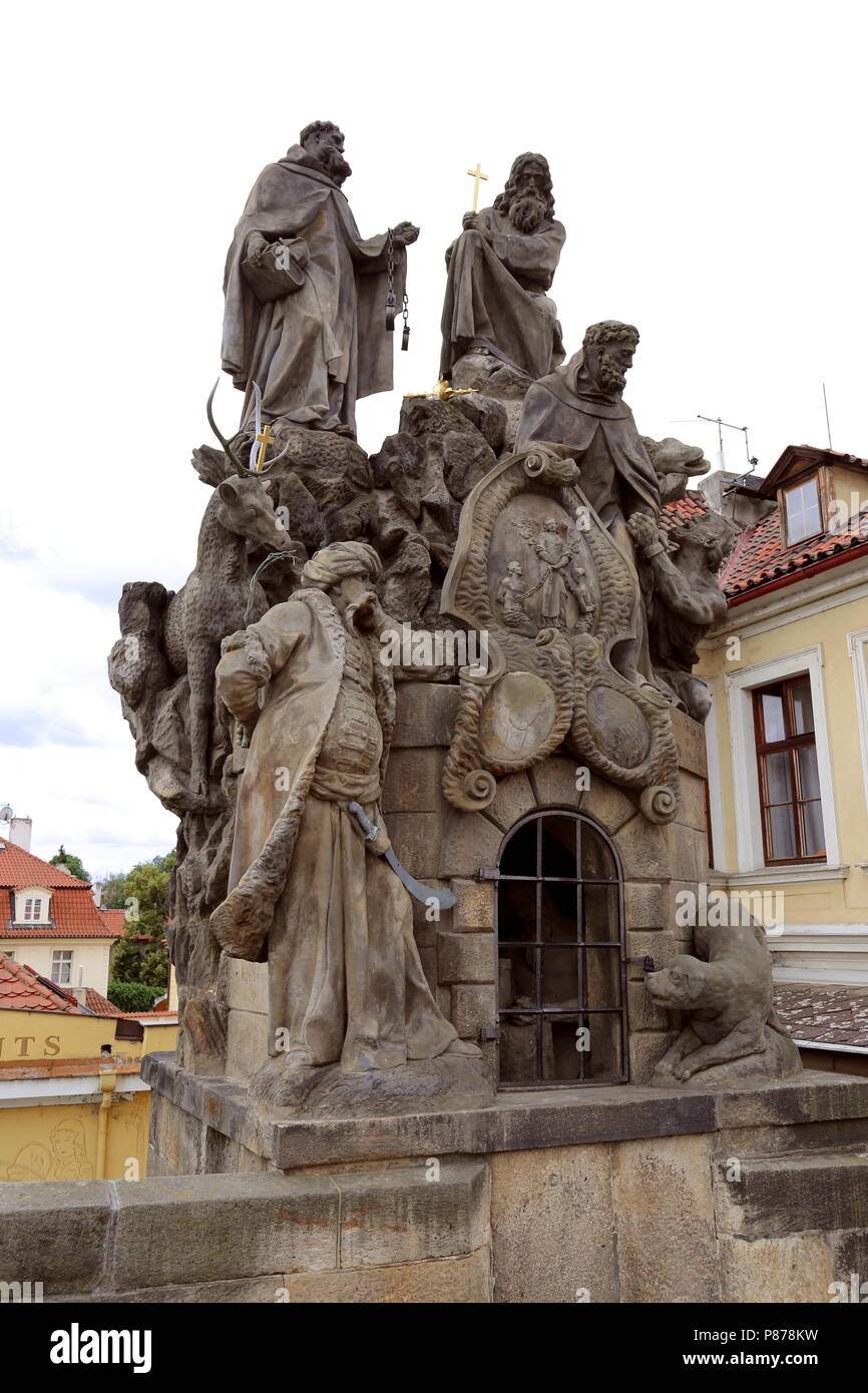 Statua di San Giovanni de Matha, San Felice de Valois e il Beato Ivan, Charles Bridge, Praga Cechia (Repubblica Ceca), Europa Foto Stock