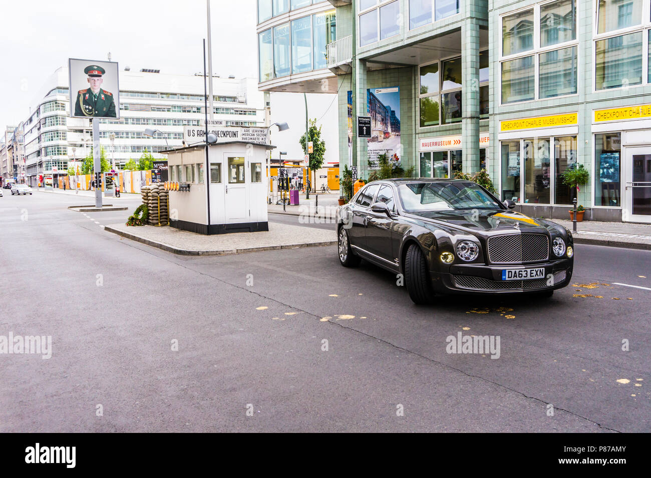 Berlino - Agosto 17, 2014: Bentley Mulsanne al test drive evento per i giornalisti del settore automobilistico. Bentley Mulsanne è alimentato da 6,75 litri V8 twin-turbo, che produce 512 hp di potenza. Foto Stock