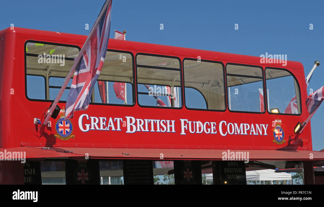 Il grande British Fudge Company bus rosso dolce shop, Silverstone, England, Regno Unito Foto Stock