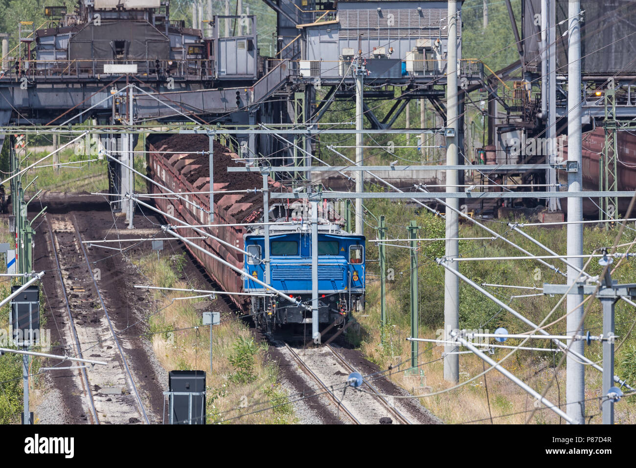 Treno tedesco trasporto carboni marrone da Hambach miniera di impianto di alimentazione Foto Stock