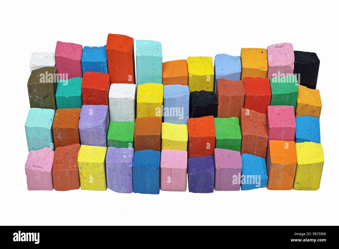 Rotture di gesso colorato ordinatamente disposte Foto Stock