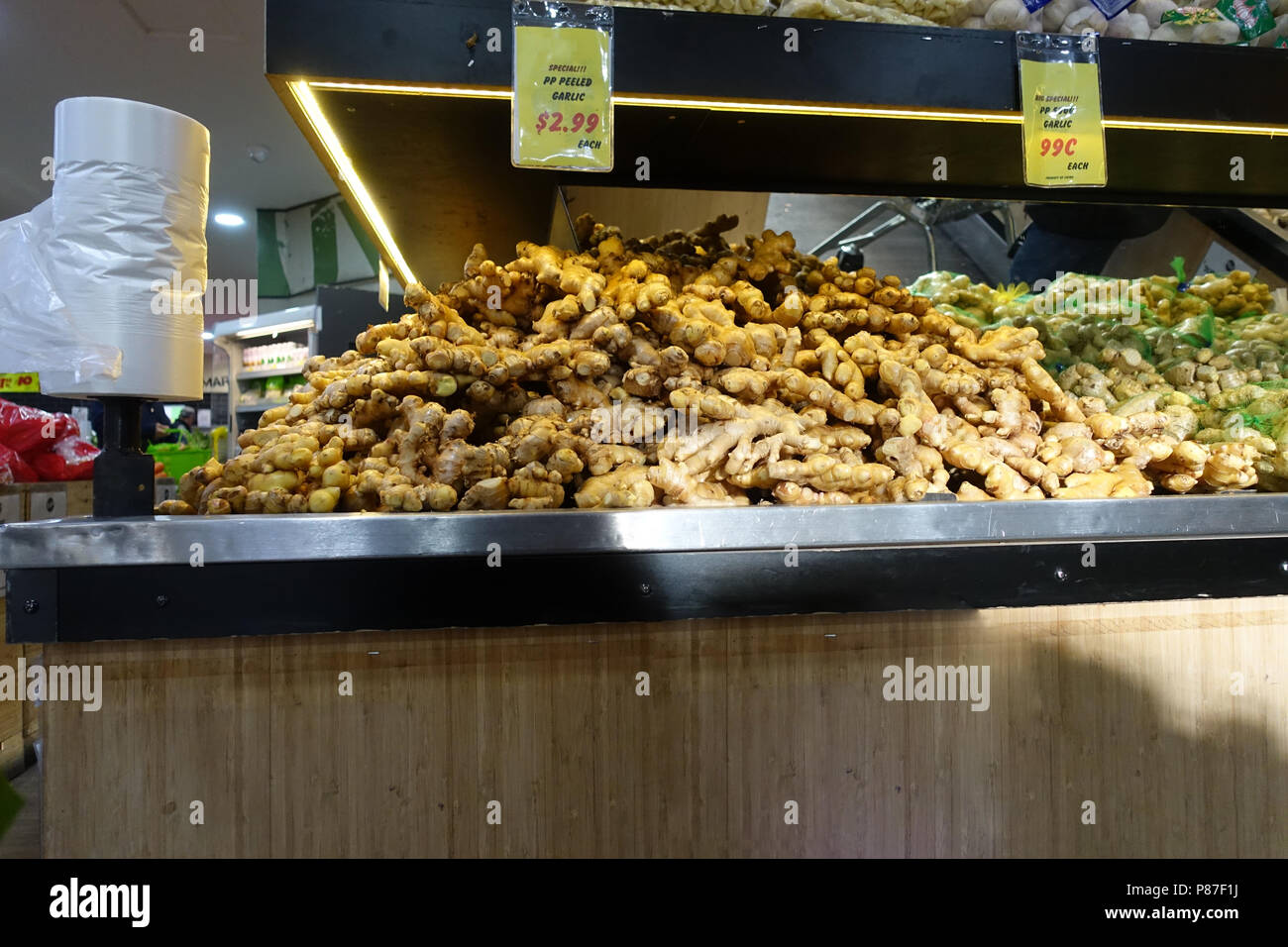 Lo zenzero fresco o noto come Zingiber officinale Foto Stock