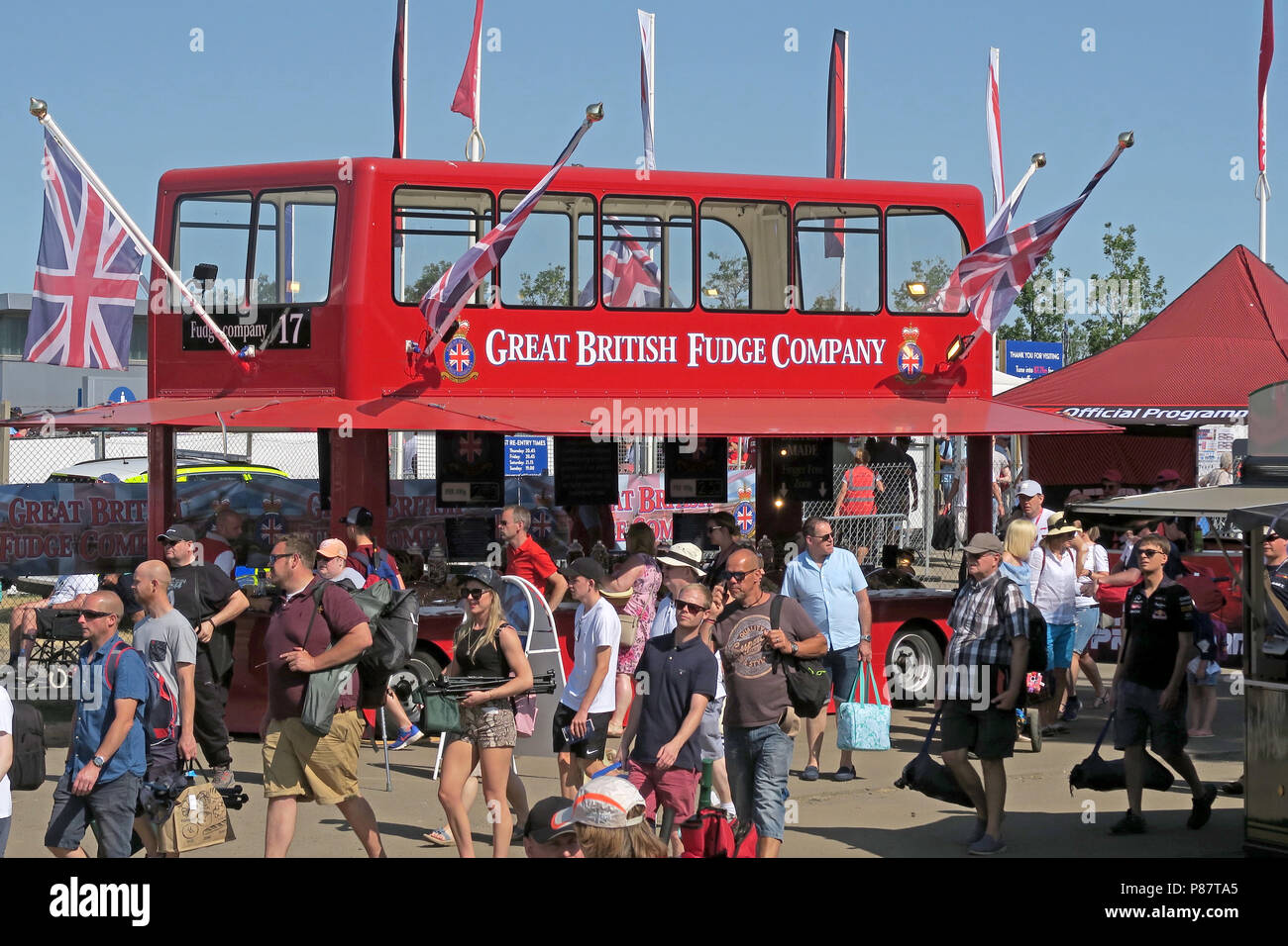 Il grande British Fudge Company bus rosso dolce shop, Silverstone, England, Regno Unito Foto Stock