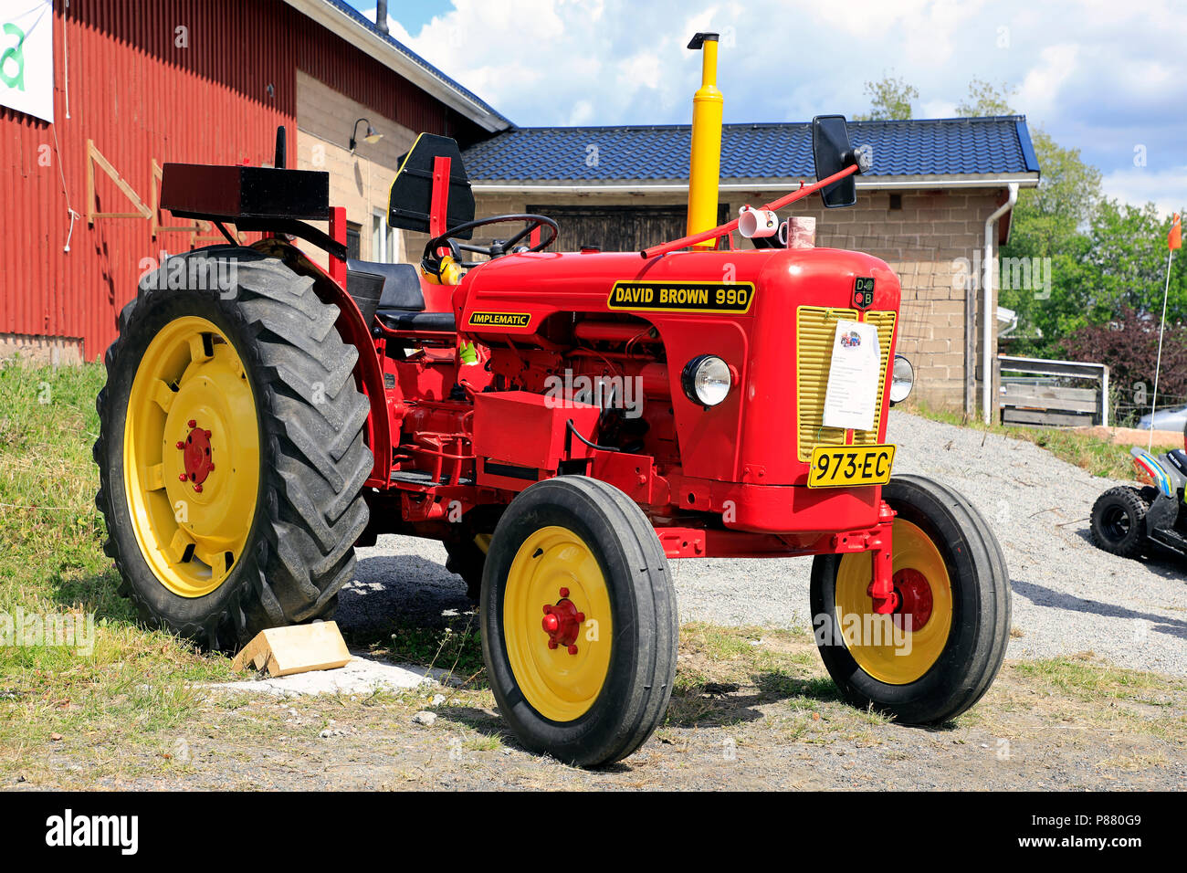 Restaurato graziosamente Classic David Brown 990 Implematic trattore su Kimito Traktorkavalkad, Cavalcata del trattore. Kimito, Finlandia - Luglio 7, 2018. Foto Stock