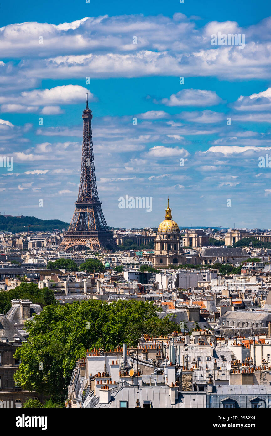 La vista della Tour Eiffel dalla sommità del Pantheon a Parigi, Francia  Foto stock - Alamy
