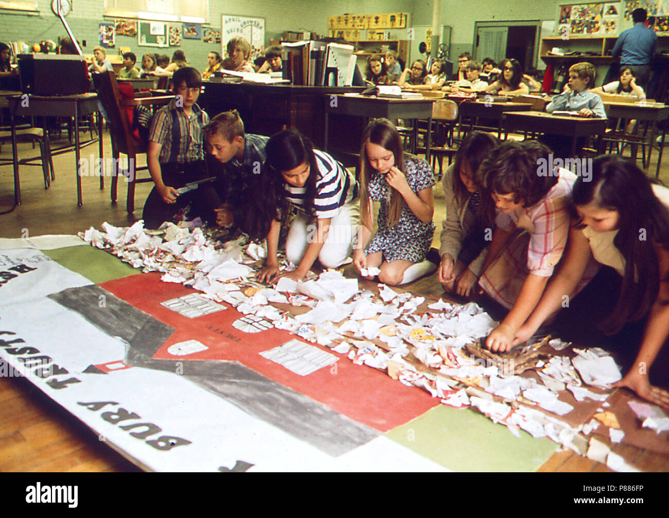 Scuola pubblica gli studenti lavorano sul progetto ecologia, Maggio 1972 Foto Stock