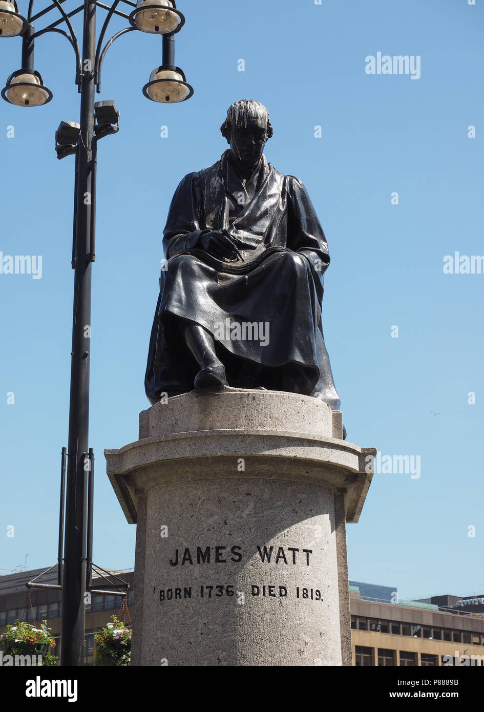 GLASGOW, Regno Unito - circa giugno 2018: James Watt statua in George Square Foto Stock