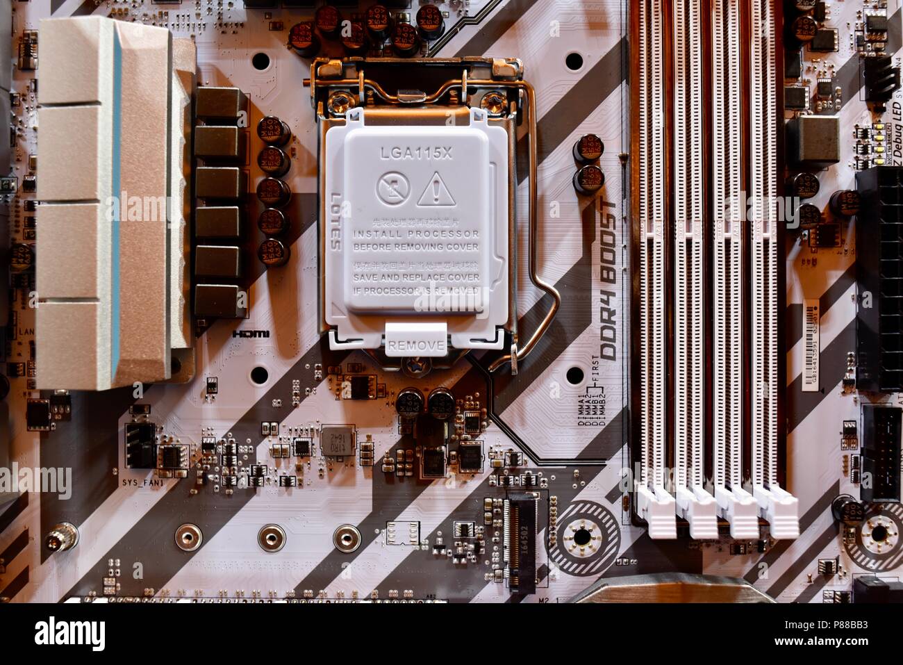 Close up dei moderni computer MSi scheda madre con CPU socket slot di RAM, la circuiteria con MSi sul display al CES di Las Vegas, NV, Stati Uniti d'America. Foto Stock
