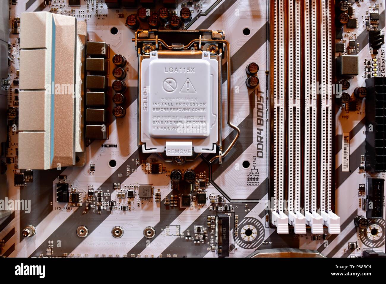 Close up dei moderni computer MSi scheda madre con CPU socket slot di RAM, la circuiteria con MSi sul display al CES di Las Vegas, NV, Stati Uniti d'America. Foto Stock