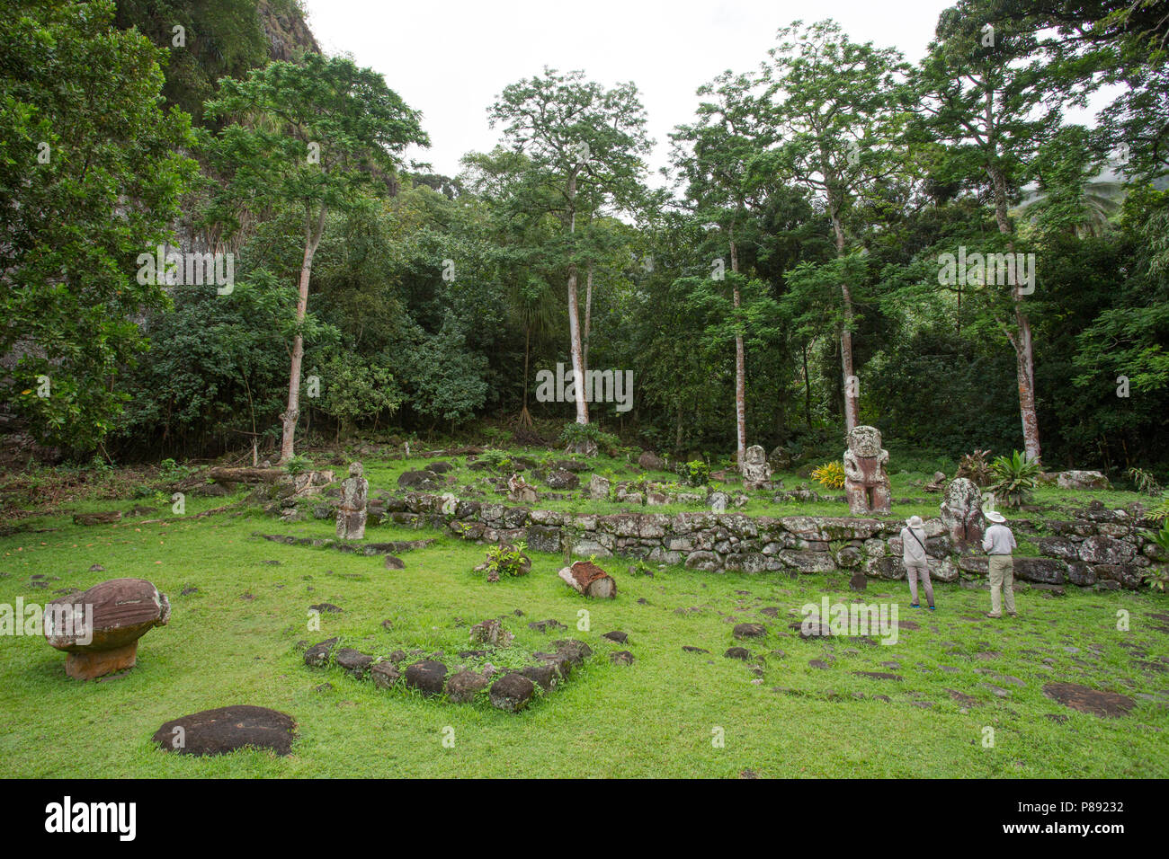 Tiki statue, Hiva Oa, Isole Marchesi Foto Stock