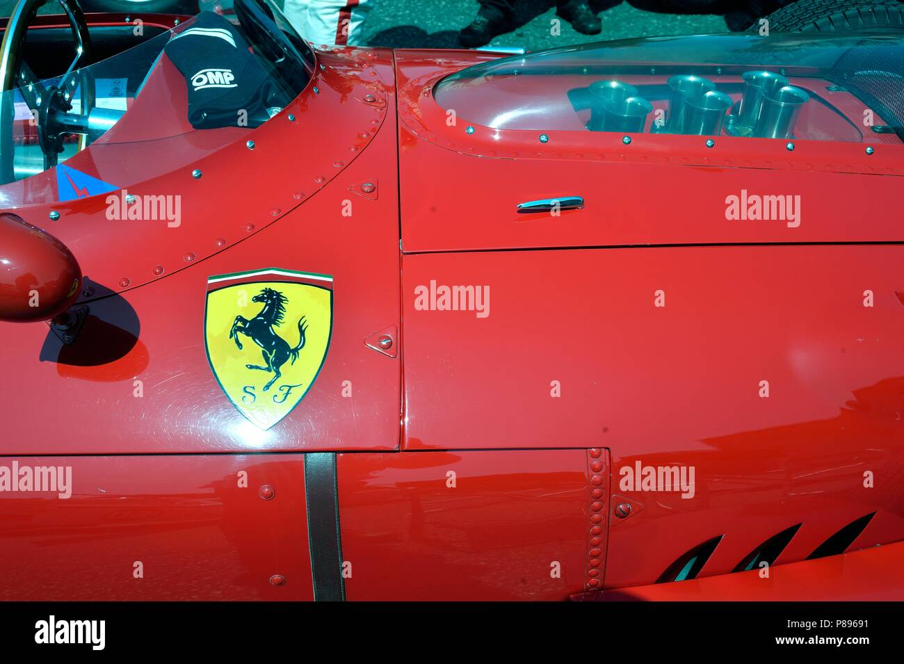 Primo piano della Ferrari rossa Foto Stock