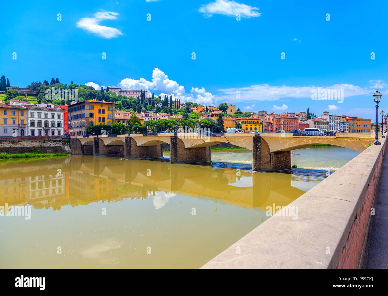 Firenze. Panorama della città. Ponte alle Grazie in primo piano. Foto Stock