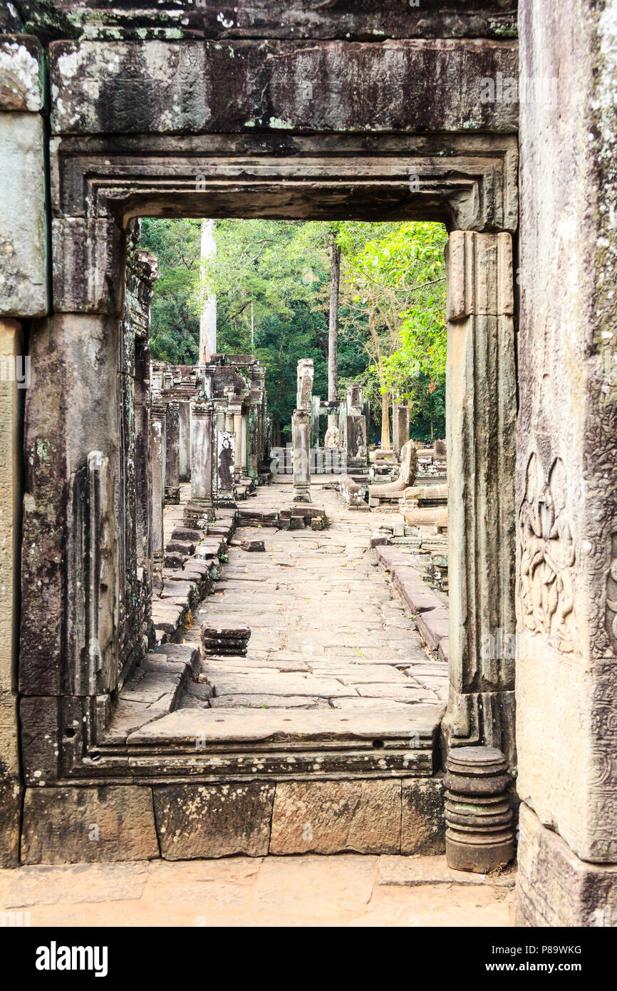 Porta , tempio Bayon rovine, Angkor Thom, Angkor Sito Patrimonio Mondiale, Siem Reap, Cambogia Foto Stock