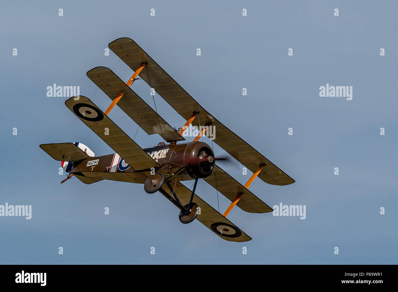 Un Triplano Sopwith visualizza all'Shuttleworth collezione Cerimonia militare al vecchio Operaio Foto Stock