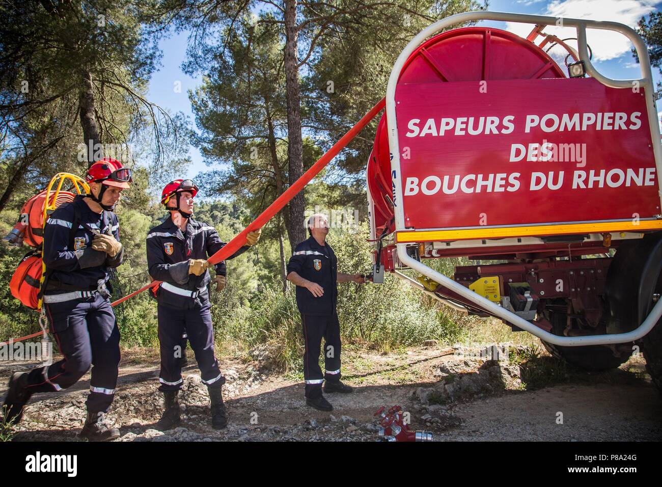 I VIGILI DEL FUOCO, elicottero-borne FOREST FIRE DISTACCO Foto Stock