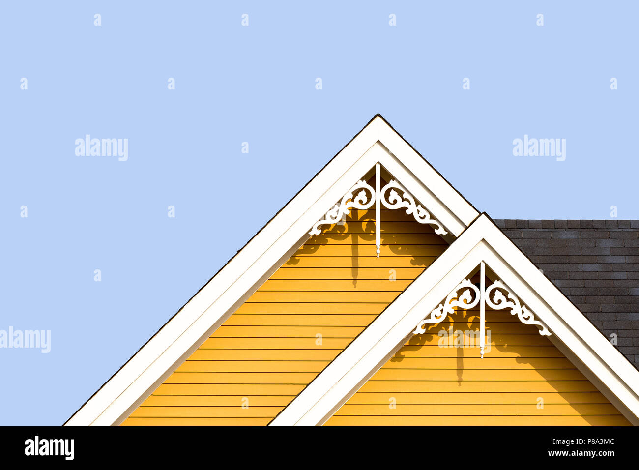 Dettaglio del panpepato traforature in stile delle tipiche case di legno di Iles de la Madeleine, o le isole della Maddalena, in Canada. Stile minimalista Foto Stock