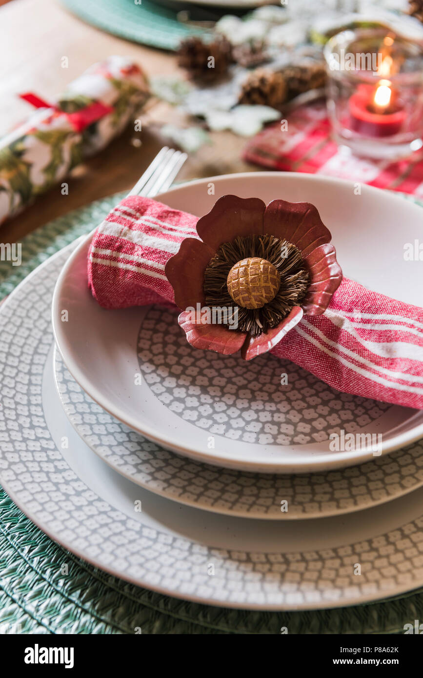 Floral anello assorbente modellato sulla ciotola in regency home Foto Stock