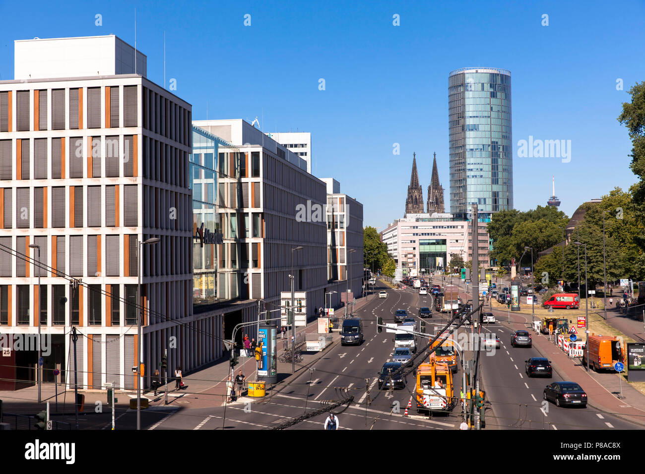 Germania, Colonia, edificio dell'ASSICURATORE CREDITO Atradius nel quartiere Deutz, vista della cattedrale e la torre di LVR, Opladener Street. Deutschla Foto Stock