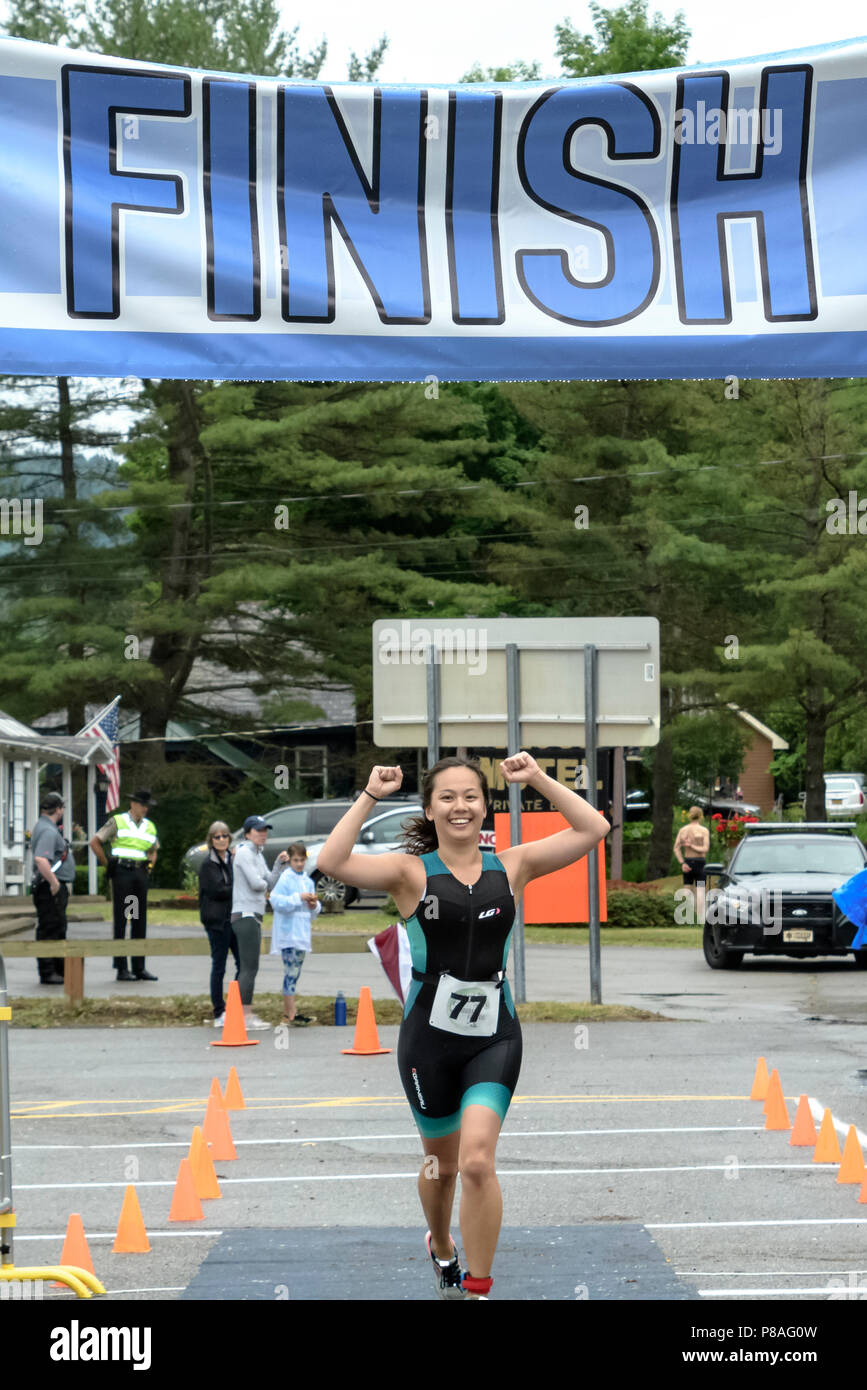 Kathleen spessore finitura nel 2018 Aia Endurance Festival Triathlon Sprint Foto Stock