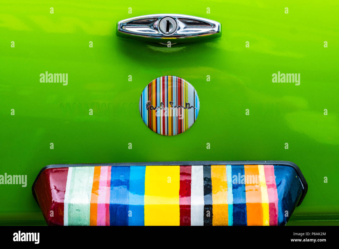Sportello del bagagliaio di una mini in replica Paul Smith schema colore. Foto Stock