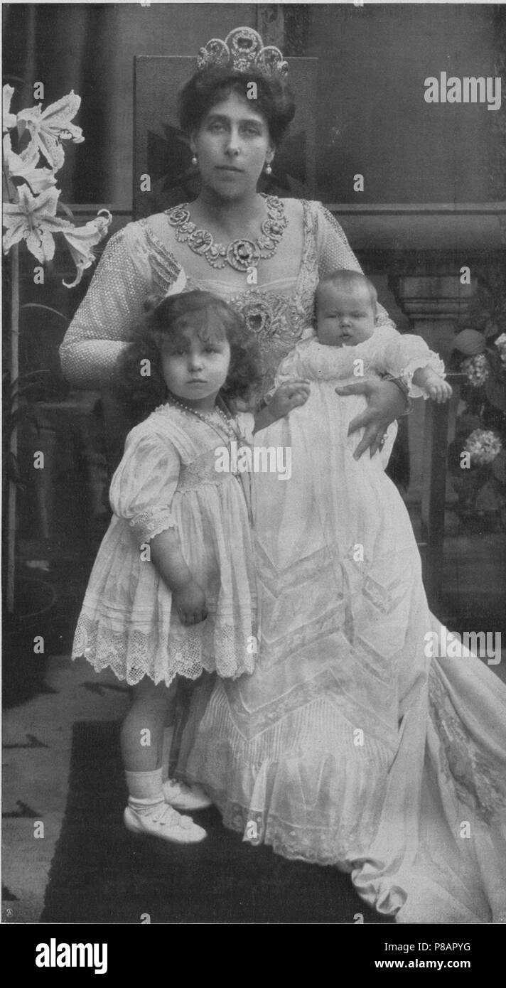 La Principessa Victoria Melita di Saxe-Coburg e Gotha con le sue figlie Maria e Kira. Museo: Collezione privata. Foto Stock