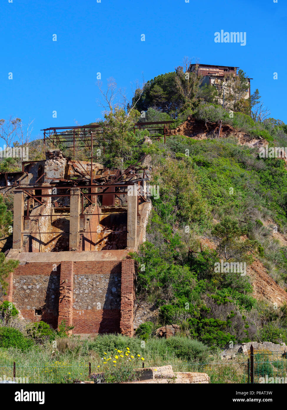 Miniera abbandonata, Rio Marina, Isola d'Elba, Regione Toscana, Provincia di Livorno, Italia, Europa Foto Stock