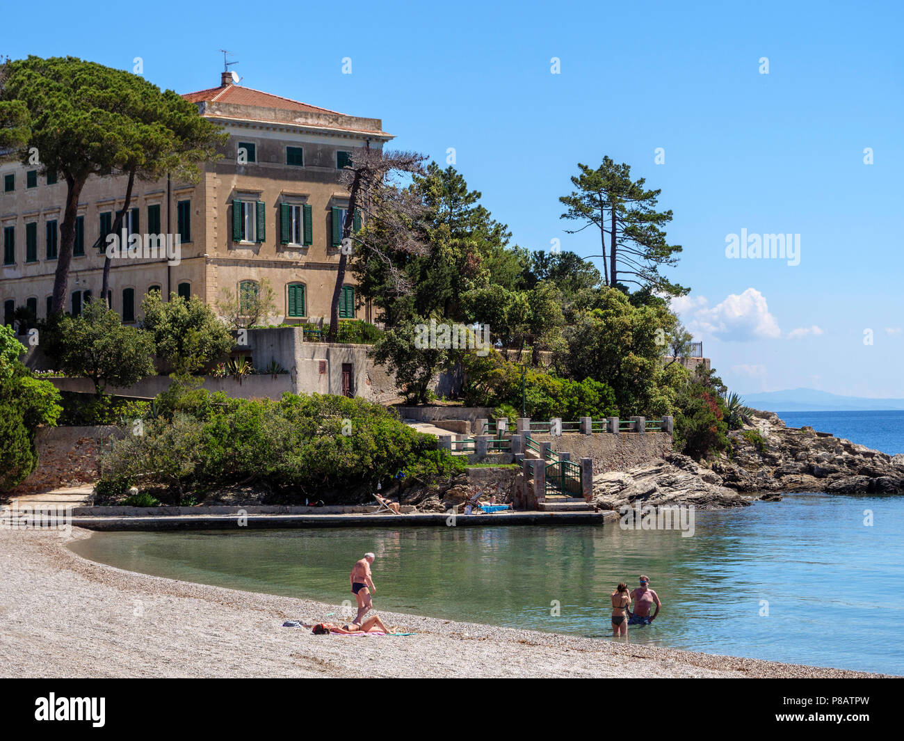 Villa sul Capo Scandelli e spiaggia, Cavo, Elba, Regione Toscana, Provincia di Livorno, Italia, Europea Foto Stock