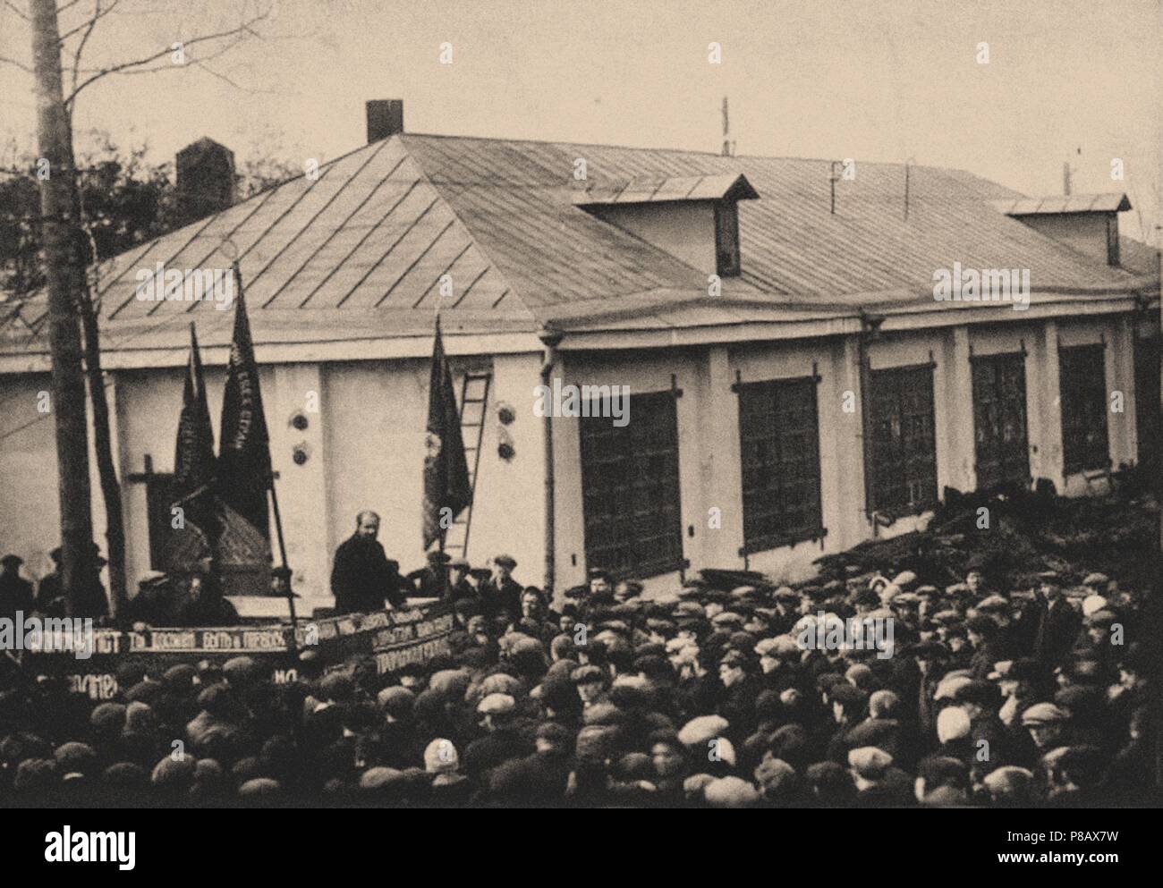 Lazar Kaganovich prima che gli operai in Vichuga durante la ribellione della Fame il 12 aprile 1932. Museo: Collezione privata. Foto Stock