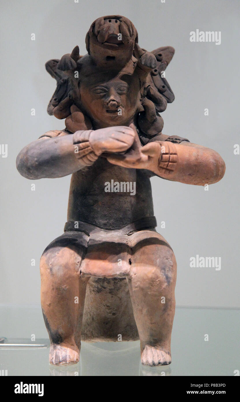 Statuetta di ceramica a forma di una figura umana.Rappresentante della Jama Coaque cultura intorno a San Isidoro nella provincia di Manabi Ecuador Foto Stock