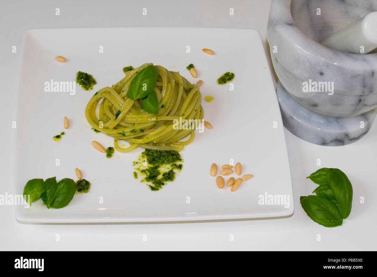 Il cibo italiano! Pesto di pasta fatta in casa, molto delizioso Foto Stock