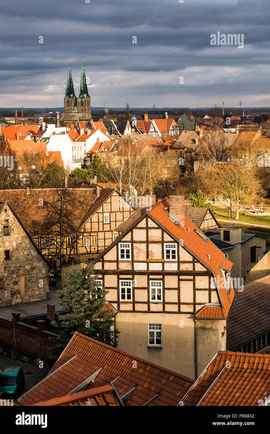 Vista della città di Quedlinburg da Castle Hill. Quedlinburg, Germania. Foto Stock