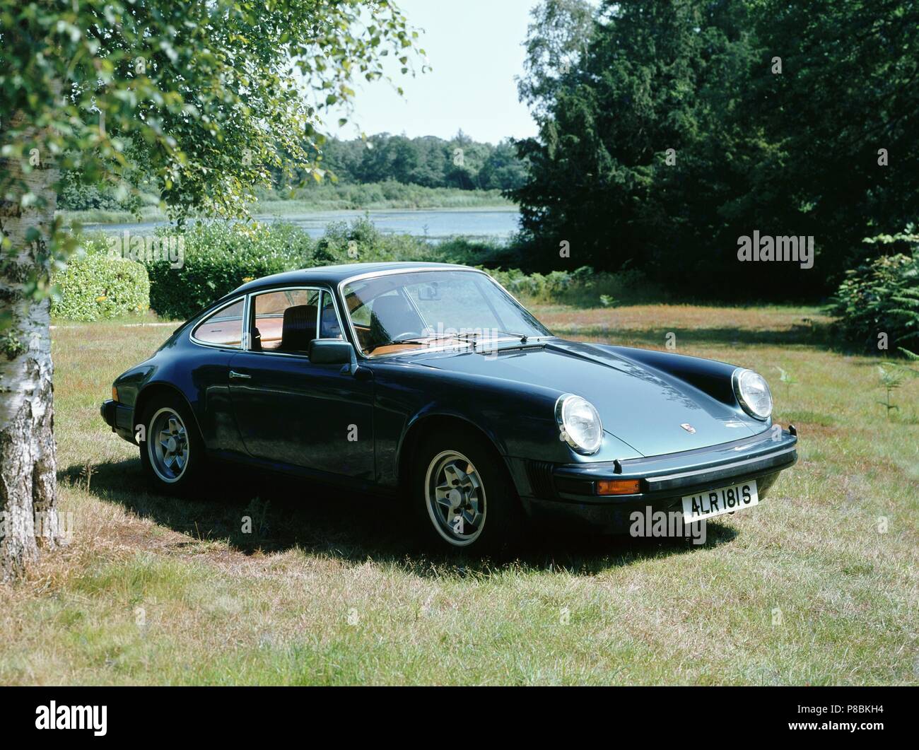 Porsche 911 Sc 1978 Anno Modello Mostrato In Ambiente Di Campagna Foto Stock - Alamy