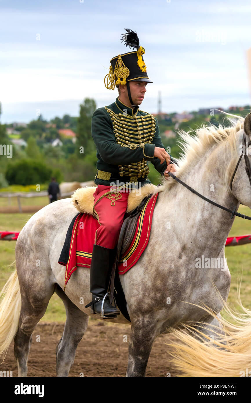 Tradizionale ussari ungheresi in un festival in un piccolo villaggio Vonyarcvashegy. 21. 08. 2018 Ungheria Foto Stock