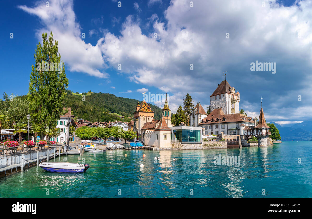 Il castello di Oberhofen, Oberhofen am Thunersee, cantone di Berna, Svizzera Foto Stock