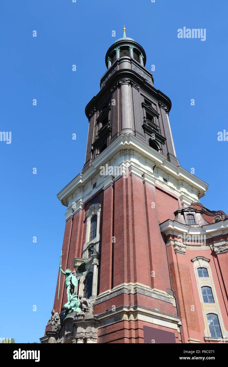 Amburgo, Germania - Chiesa di St. Michael (Sankt Michaelis). Il vecchio punto di riferimento barocco. Foto Stock