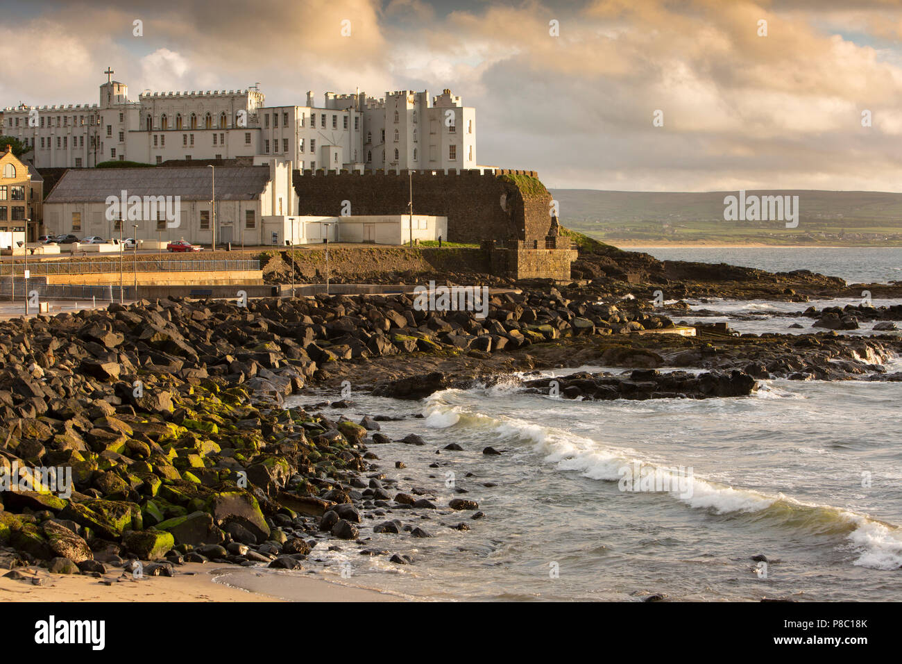 Regno Unito e Irlanda del Nord, Co Londonderry, Portstewart Collegio Domenicano nel 1834 'Rock Castello' Foto Stock
