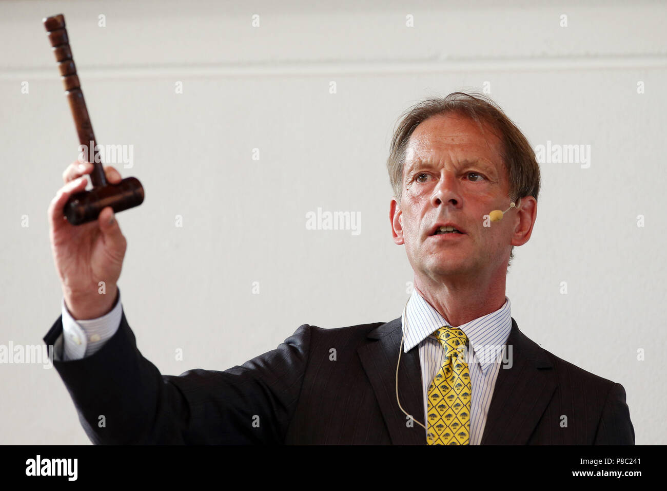 Iffezheim, banditore Daniel Delius in verticale Foto Stock