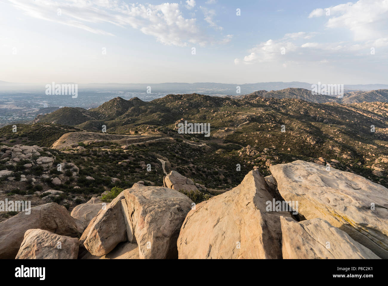 Picco roccioso Mountain Park e la Valle di San Fernando in Los Angeles, California. Foto Stock