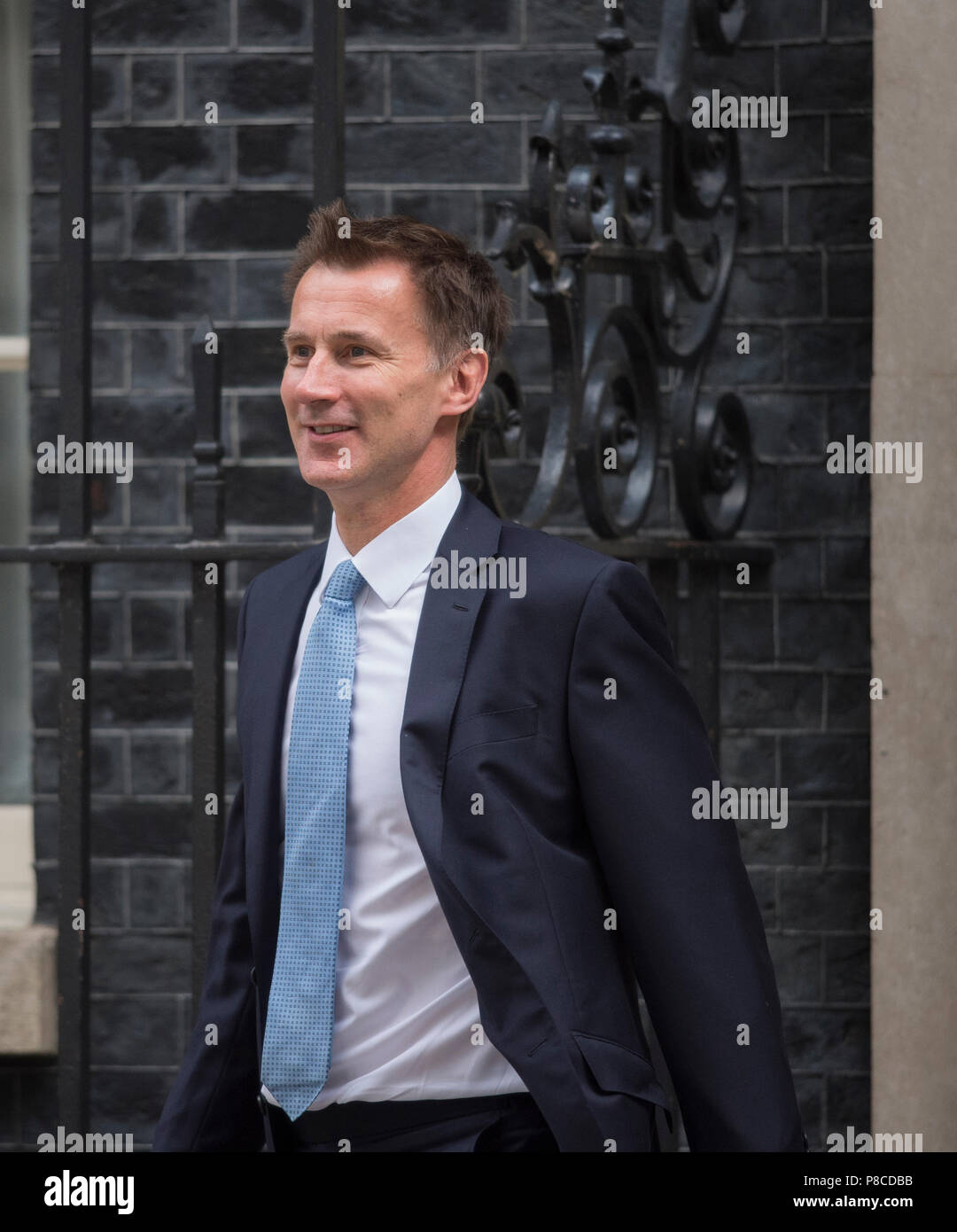 A Downing Street, Londra, Regno Unito. Il 10 luglio 2018. Jeremy Hunt, appena nominato segretario di Stato per gli Affari Esteri e del Commonwealth lascia Downing Street dopo la riunione del gabinetto dopo la partenza del Segretario Brexit David Davis e il precedente Segretario di Stato per gli affari esteri Boris Johnson. Credito: Malcolm Park/Alamy Live News. Foto Stock