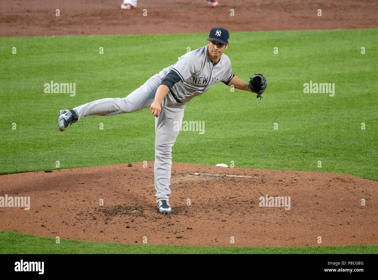 Baltimore, Stati Uniti d'America. 09 Luglio, 2018. New York Yankees a partire lanciatore Luis cessa (85) funziona nel secondo inning contro i Baltimore Orioles a Rigogolo Park a Camden Yards a Baltimora, MD lunedì 9 luglio 2018. Credito: Ron Sachs/CNP (restrizione: NO New York o New Jersey o giornali quotidiani nel raggio di 75 miglia da New York City) | utilizzo del credito in tutto il mondo: dpa/Alamy Live News Foto Stock