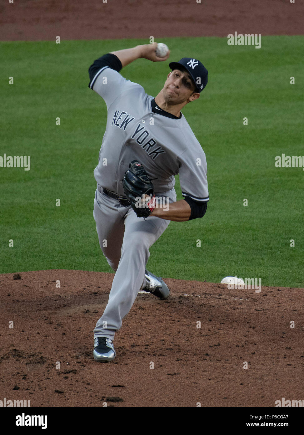 Baltimore, Stati Uniti d'America. 09 Luglio, 2018. New York Yankees a partire lanciatore Luis cessa (85) funziona nel primo inning contro i Baltimore Orioles a Rigogolo Park a Camden Yards a Baltimora, MD lunedì 9 luglio 2018. Credito: Ron Sachs/CNP (restrizione: NO New York o New Jersey o giornali quotidiani nel raggio di 75 miglia da New York City) | utilizzo del credito in tutto il mondo: dpa/Alamy Live News Foto Stock