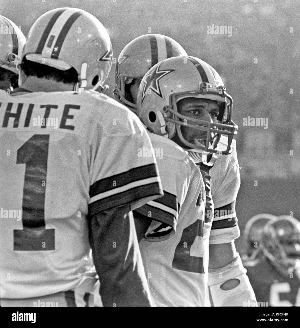 San Francisco, California, Stati Uniti d'America. Decimo gen, 1982. San Francisco 49ers vs.Dallas Cowboys a Candlestick Park domenica 10 gennaio. 1982. 49ers battere i Cowboys 28-27 per conferenza campionato. Dallas Cowboys defensive back Everson pareti (24) sul margine. Credito: Al di Golub/ZUMA filo/Alamy Live News Foto Stock