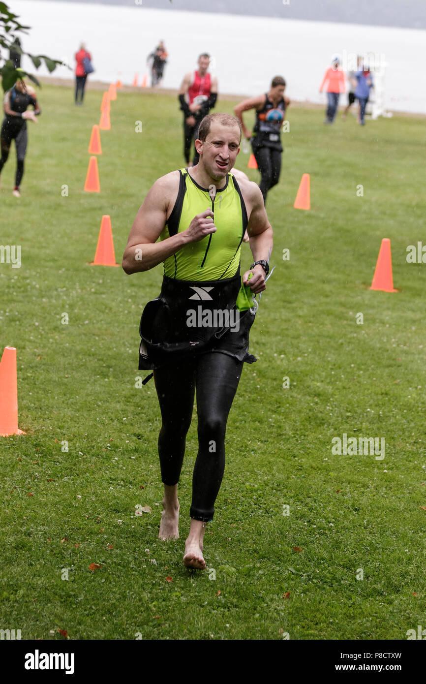 Brian Watts la finitura del segmento di nuoto del 2018 Aia Endurance Festival Triathlon olimpico Foto Stock